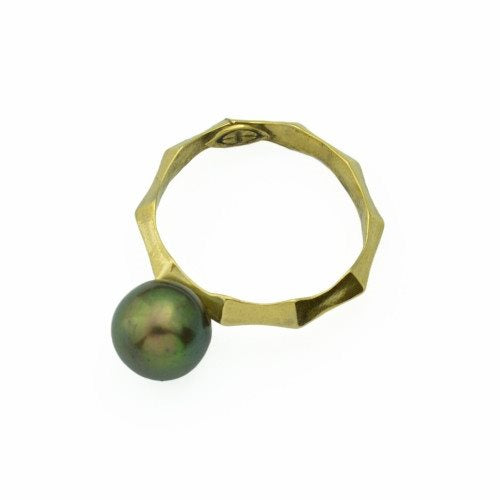 Ibex Ring in 14k gold with Black Pearl
